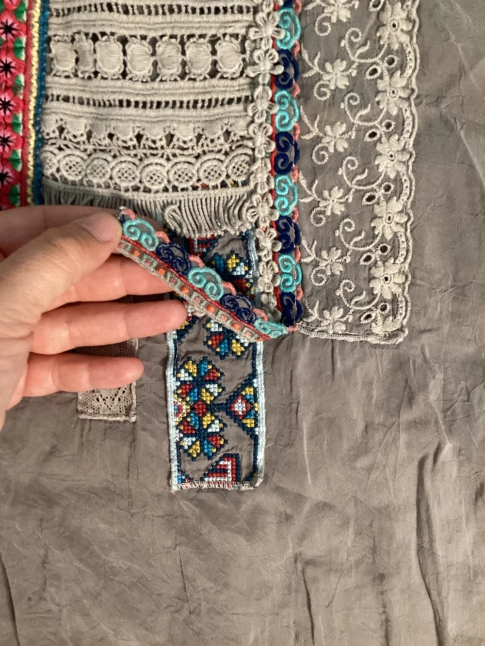 Johnny Was Boho Embroidered Tunic Top Gray Multicolor Rayon Size M - Picture 2 of 12
